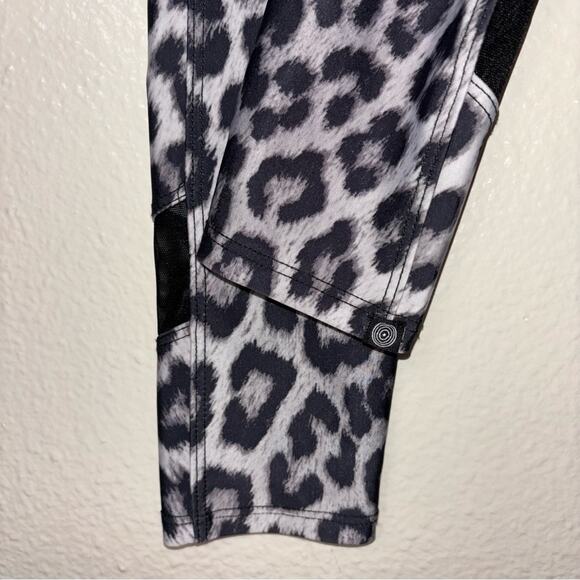 Onzie leggings Woman's size XS Leopard Print Mesh Panel Hot Yoga Black/white - Picture 16 of 16